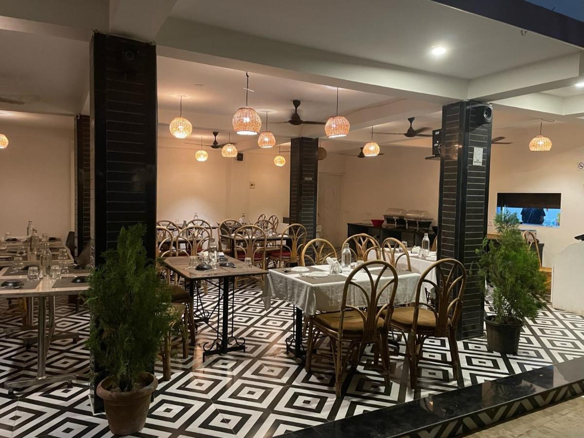 La Vaiencia Beach Resort, Morjim Luaran gambar