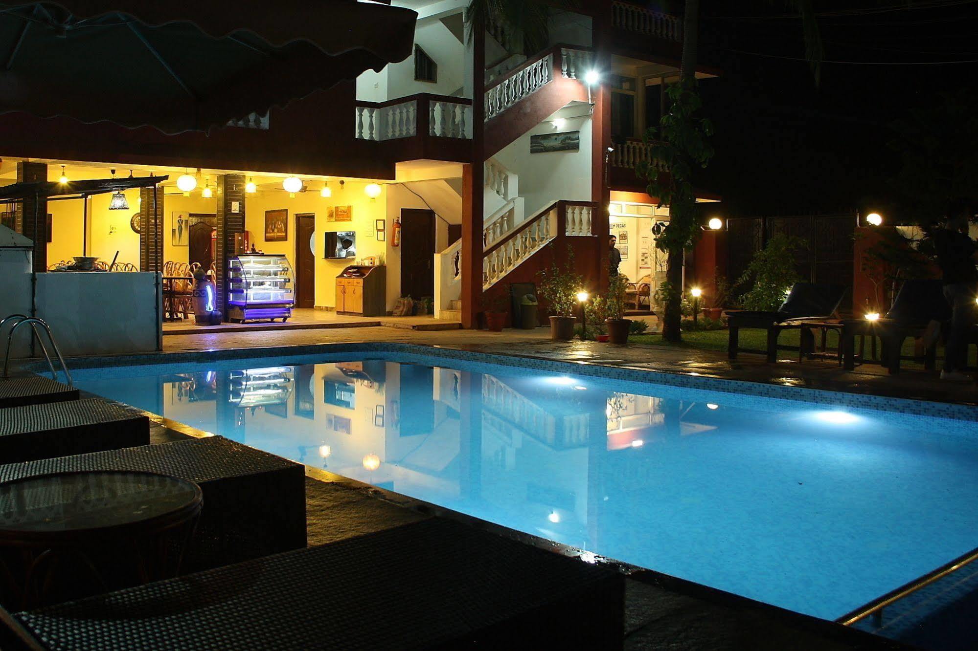 La Vaiencia Beach Resort, Morjim Luaran gambar